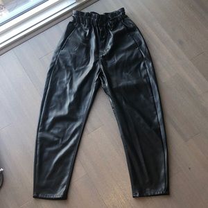 ZARA Faux Leather Paperbag Pants (Size Medium) 💲2️⃣0️⃣